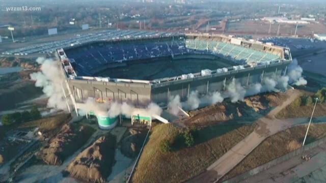 Demolition fails to bring down former home of Detroit Lions 